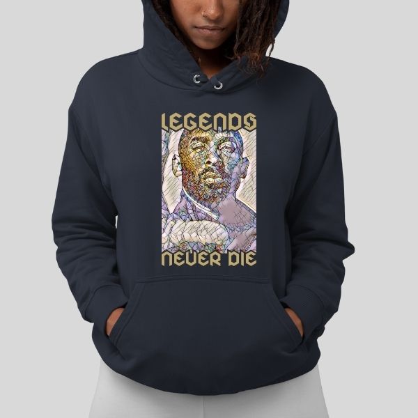 Sweat Shirt basketball en Bleu Marine modèle mannequin Femme visuel design Hommage Kobe Bryant écrit Phrase culte Legends Never Die Hoodies Femmes basketteuses Taille XS S M L XL 2XL 3XL 4XL 5XL Existe aussi en Noir et en Blanc