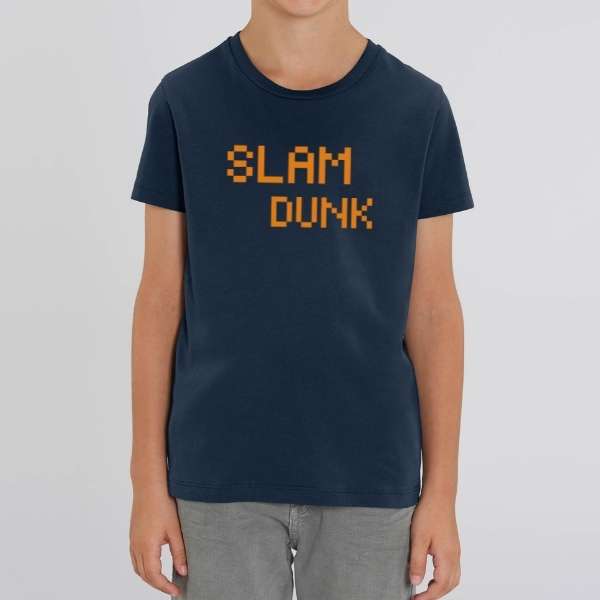 T shirt Basketball Geek Gamer modele Bleu Marine avec ecrit slam Dunk en couleur orange sur mannequin Garçons Filles Tee Shirt Enfant basketteur basketteuse Tailles 2 ANS 4 ans 6 ans 8 ans 10 ans 12 ans