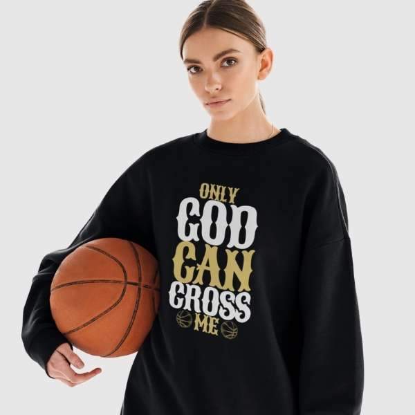 Mannequin Femme Portant Ballon Collection Sweat basket col rond tshirt-basket.com Catégorie Vêtements Basketball Femmes