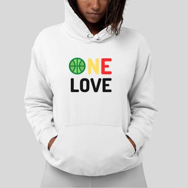 Hoodie basket Lifestyle modele blanc avec illustration aux couleurs phares de l'Afrique et lettrage ONE LOVE Vert Jaune Rouge Clin d'oeil ligue africaine et Phrase Culte de Bob Marley le Chanteur de Reggae sur mannequin Fille Sweat Shirt Femme basketteuse Tailles XS S M L XL 2XL 3XL 4XL 5XL existe aussi en bleu marine et en Noir