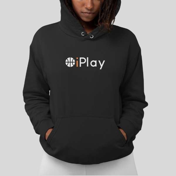 Hoodie basket Lifestyle modele noir avec illustration lettrage I PLAY PARODIE LOGO APPLE IPhone sur mannequin Fille Sweat Capuche Femme basketteuse Tailles XS S M L XL 2XL 3XL 4XL 5XL existe aussi en bleu marine et en blanc