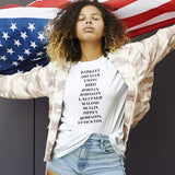 T-shirt basket Lifestyle modele blanc avec illustration lettrage Basket Ball DREAM TEAM USA équipe de basket des états unis des Jeux Olympiques de 1992 sur mannequin Femme Tee Shirt Femmes basketteuses Tailles S M L XL 2XL 3XL noir bleu marine