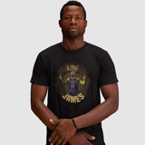 T shirt basket Homme modele noir avec illustration Photo du joueur de Basketball Lebron James et écrit "King JAMES" sur mannequin Garçon Tee Shirt Hommes basketteurs Tailles XS M L XL 2XL 3XL 4XL 5XL aussi en blanc et en bleu marine