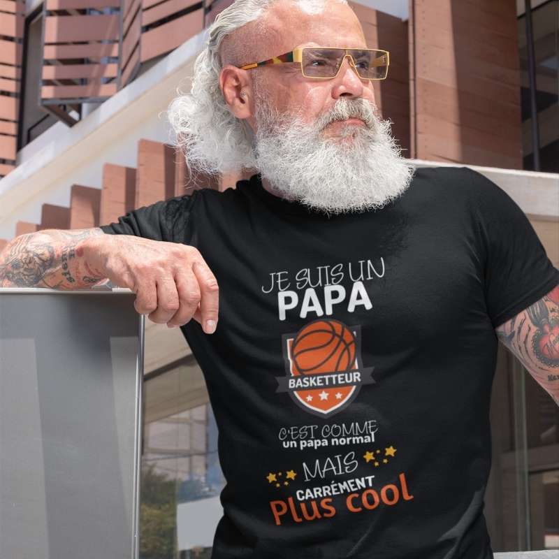 T shirt basketball noir avec phrase c'est Comme un papa normal mais carrément plus cool sur modele  mannequin Tee Shirt Homme Père basketteur Tailles XS S M L XL 2XL 3XL 4XL 5XL