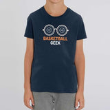 T shirt avec design visuel Lunettes et écrit BaskettBall Geek modele bleu marine mannequin Enfant Tee-shirt Enfants basketteur basketteuses Tailles 2 ANS 4 ans 6 ans 8 ans 10 ans 12 ans