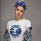 T-shirt basketball modele blanc porté par mannequin fille avec visuel design en Hommage a Kobe Bryant avec écrit Phrase Shine Bryant Like A Diamond TeeShirts pour les Femmes basketteuses