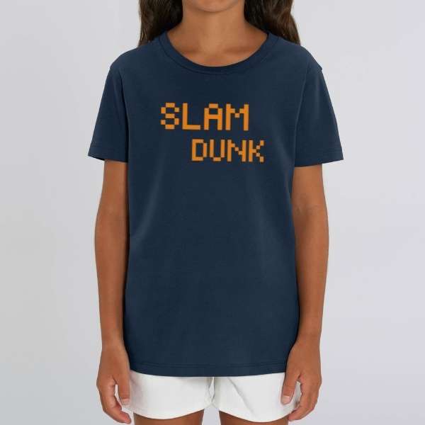 T shirt Basketball Geek Gamer modele Bleu Marine avec ecrit slam Dunk en couleur orange sur mannequin Filles Tee Shirt Enfant fille basketteuse Tailles 2 ANS 4 ans 6 ans 8 ans 10 ans 12 ans