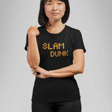 Teeshirt Basketball Geek Gamer modèle noir avec ecrit slam Dunk en couleur orange sur mannequin Fille Tee Shirt Femme basketteuse Tailles S M L XL 2XL 3XL