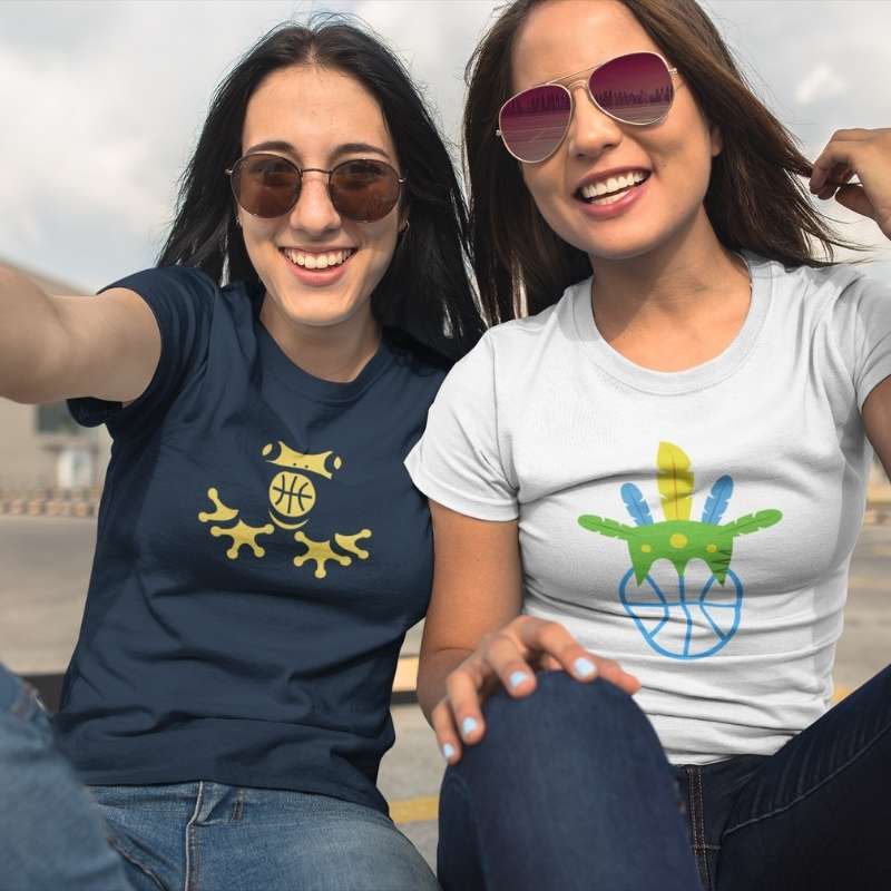 Teeshirts BasketBall Blanc visuel design Amazon coiffe de chef sur un ballon de Basket Ball porté par mannequin fille TeeShirts Femmes basketteuses modèles Blanc et grenouille amazonienne Tailles S M L XL 2XL 3XL
