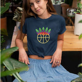 Tee-shirt BasketBall Bleu marine visuel design Amazon coiffe de tribu sur un ballon de Basket Ball porté par mannequin fille TeeShirts pour Femmes basketteuses modèles Noir Blanc Taille S M L XL 2XL 3XL