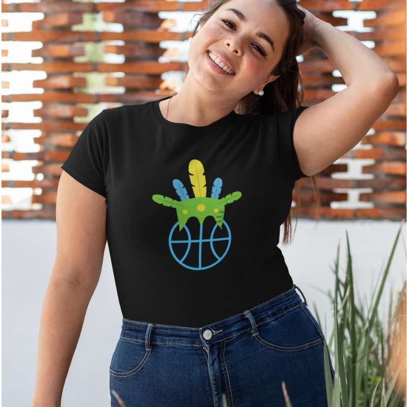 Teeshirt BasketBall noir visuel design Amazon coiffe de chef sur un ballon de Basket Ball porté par mannequin fille TeeShirts Femmes basketteuses modèles Bleu marine Blanc Taille S M L XL 2XL 3XL