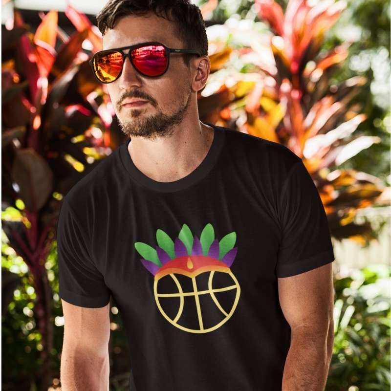 Tshirt noir visuel amazon porté par mannequin lunettes de soleil design coiffe tribu Basket Ball TeeShirt avec mannequin modèle Homme basketteur