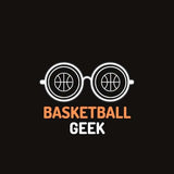 Visuel design illustration de Tee shirt de basket ball avec illustration de lunettes et la phrase BasketBall Geek sur fond Noir pour Enfant basketteur basketteuse TeeShirts pour enfants basketteur basketteuses
